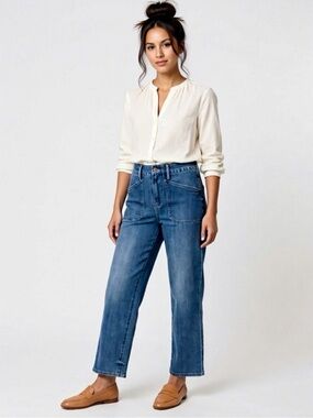 Express Women's Mid Wash Straight Leg Jeans